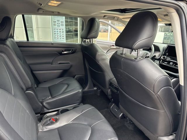 Used 2025 Toyota Highlander XLE image 34