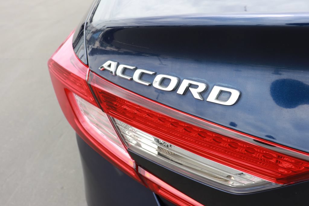 Used 2018 Honda Accord Touring image 7