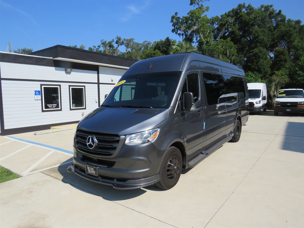 Used 2022 Mercedes-Benz Sprinter 4500 w/ Parking Package image 4