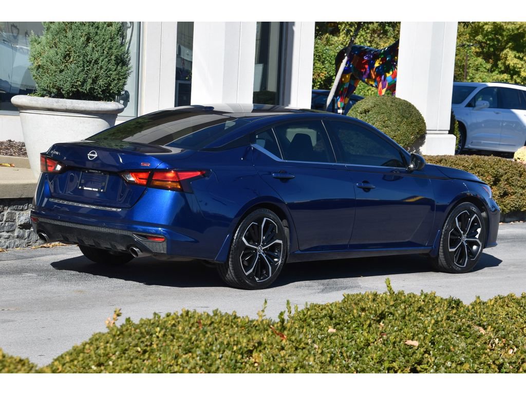 Used 2023 Nissan Altima 2.5 SR w/ SR Premium Package image 4