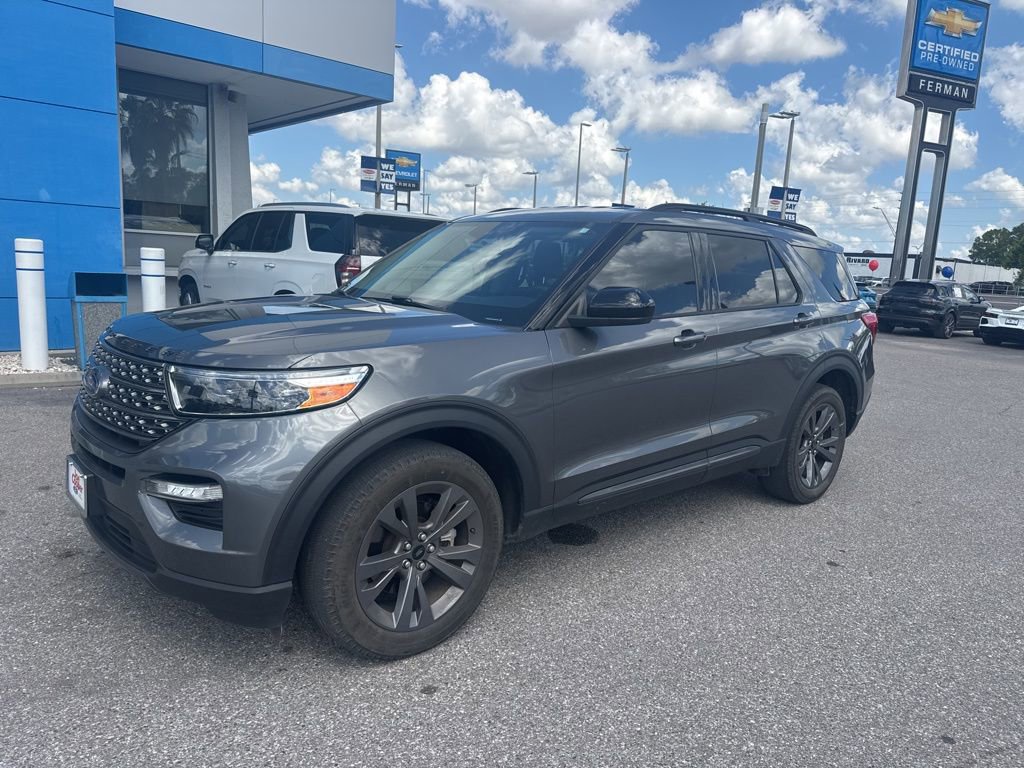 Used 2023 Ford Explorer XLT w/ Equipment Group 202A image 3