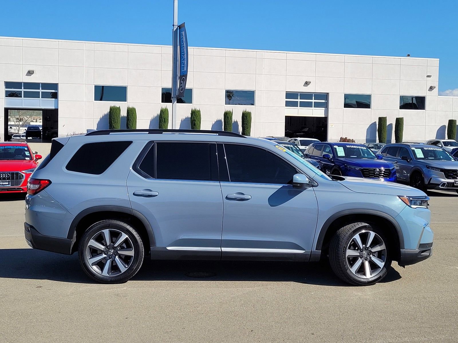 Used 2023 Honda Pilot Touring image 4