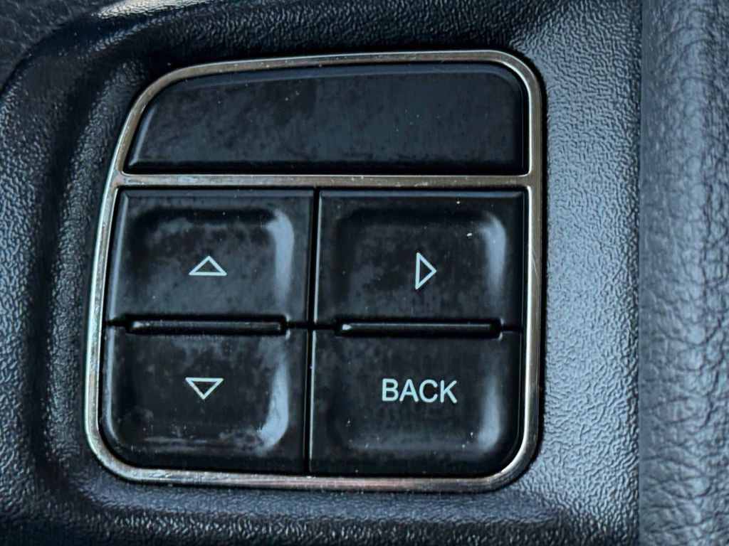 Used 2018 Dodge Journey SE w/ Blacktop Package FWD image 20
