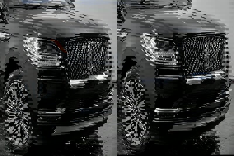 Used 2019 Lincoln Navigator Reserve image 2