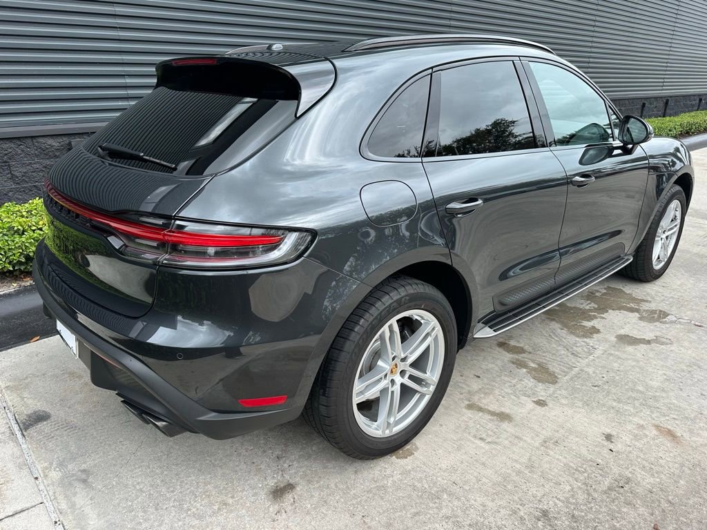 Certified 2025 Porsche Macan image 9