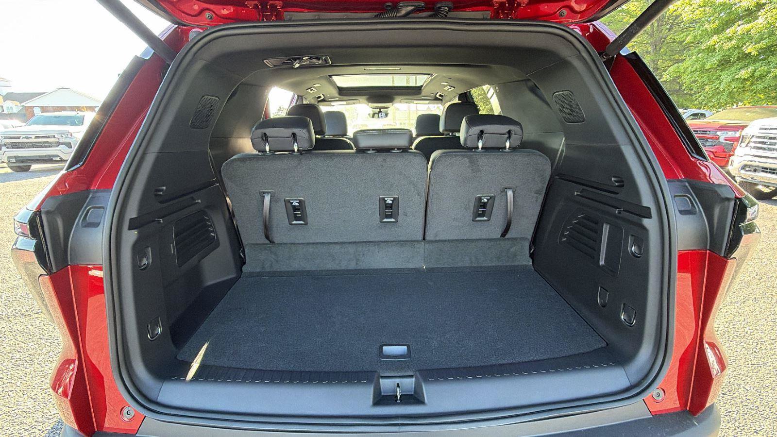 New 2026 Chevrolet Traverse LT w/ Sun and Wheel Package FWD image 10