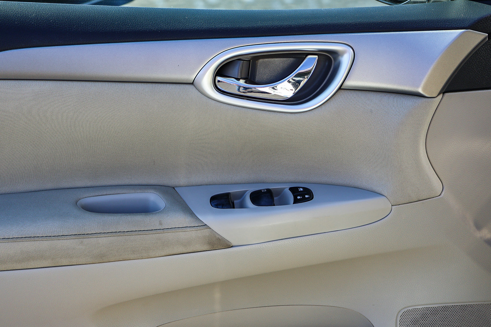 Used 2015 Nissan Sentra S FWD image 8