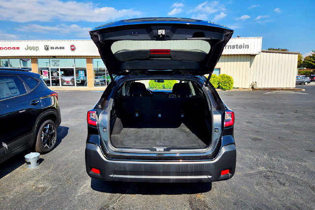 Used 2023 Subaru Outback Premium AWD/4WD image 28