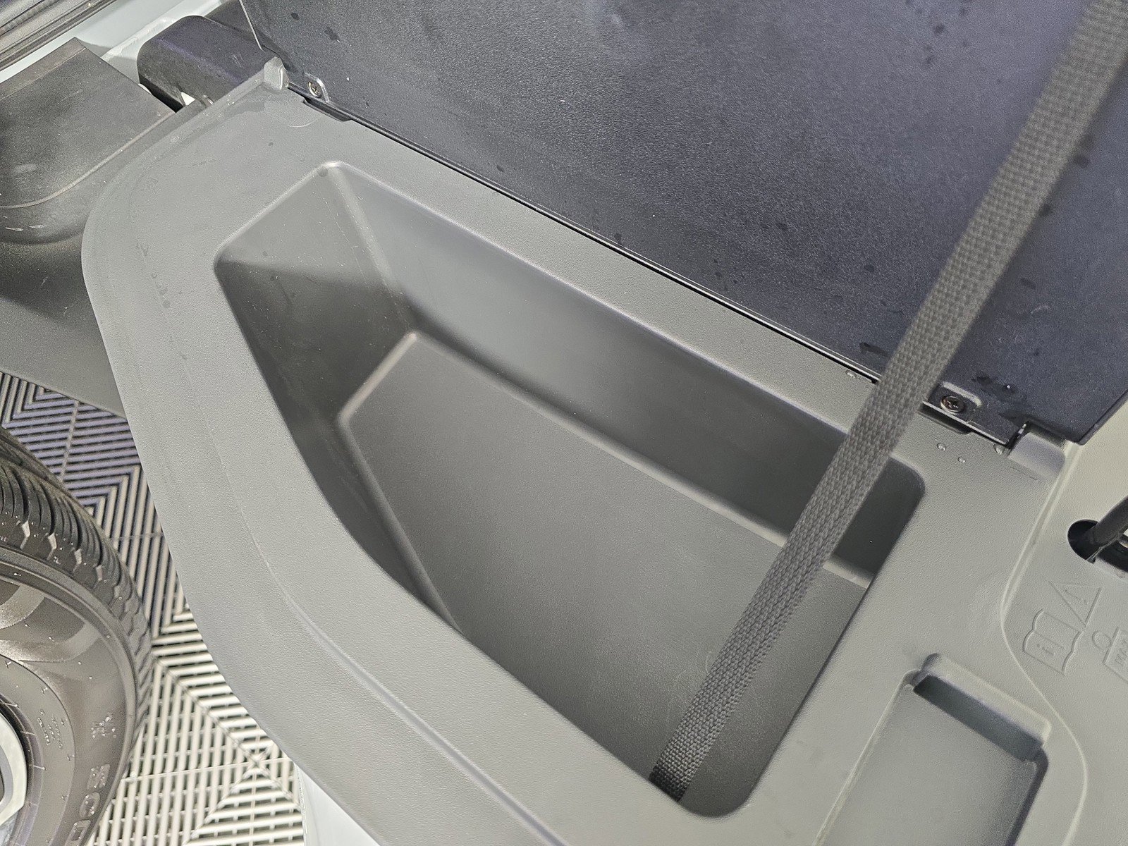 Used 2022 Rivian R1T Adventure image 33