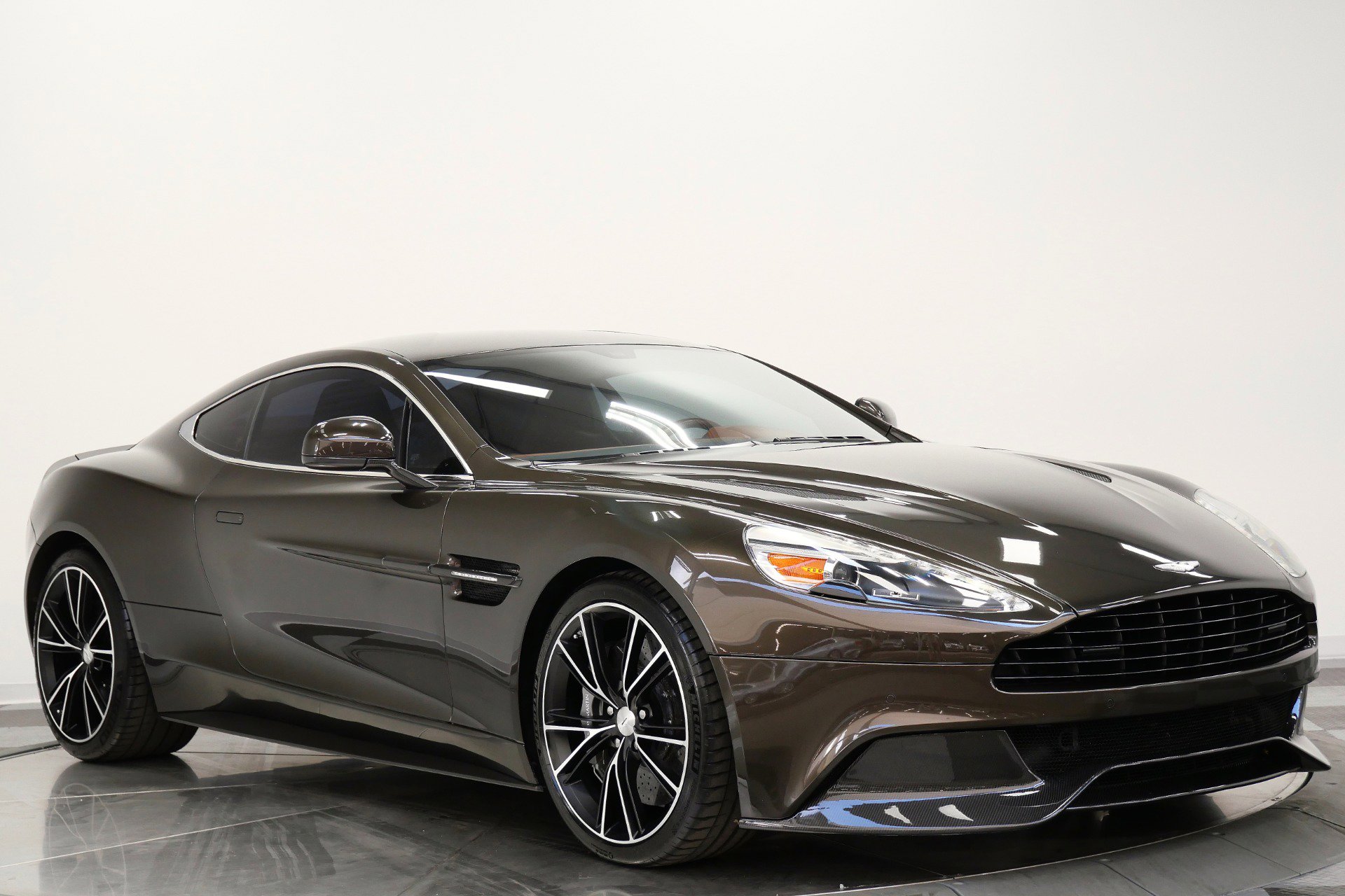 Used 2014 Aston Martin Vanquish Coupe image 3