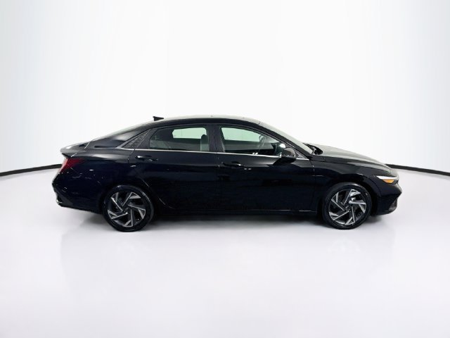 Certified 2025 Hyundai Elantra Limited FWD image 12