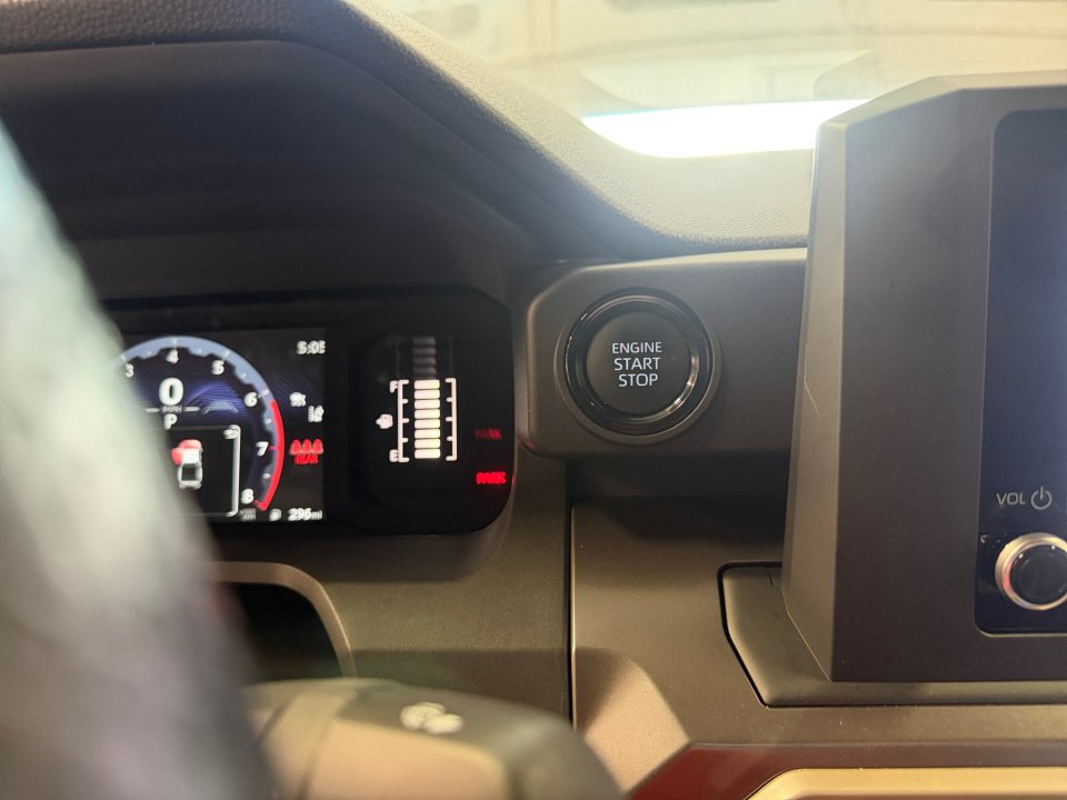 Certified 2025 Toyota Tacoma SR5 AWD/4WD image 24
