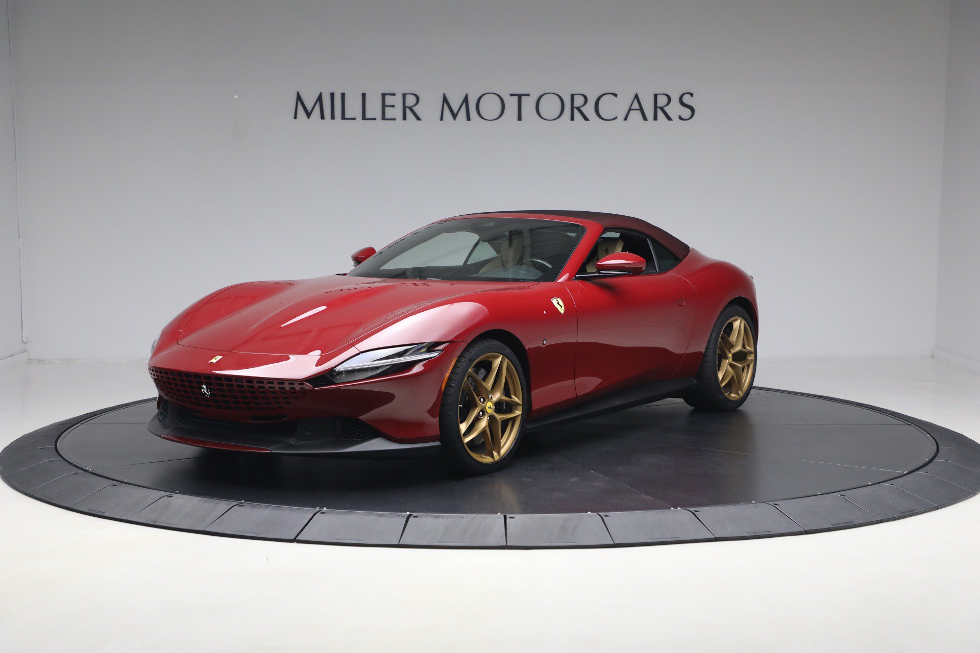 Certified 2025 Ferrari Roma Spider RWD image 25