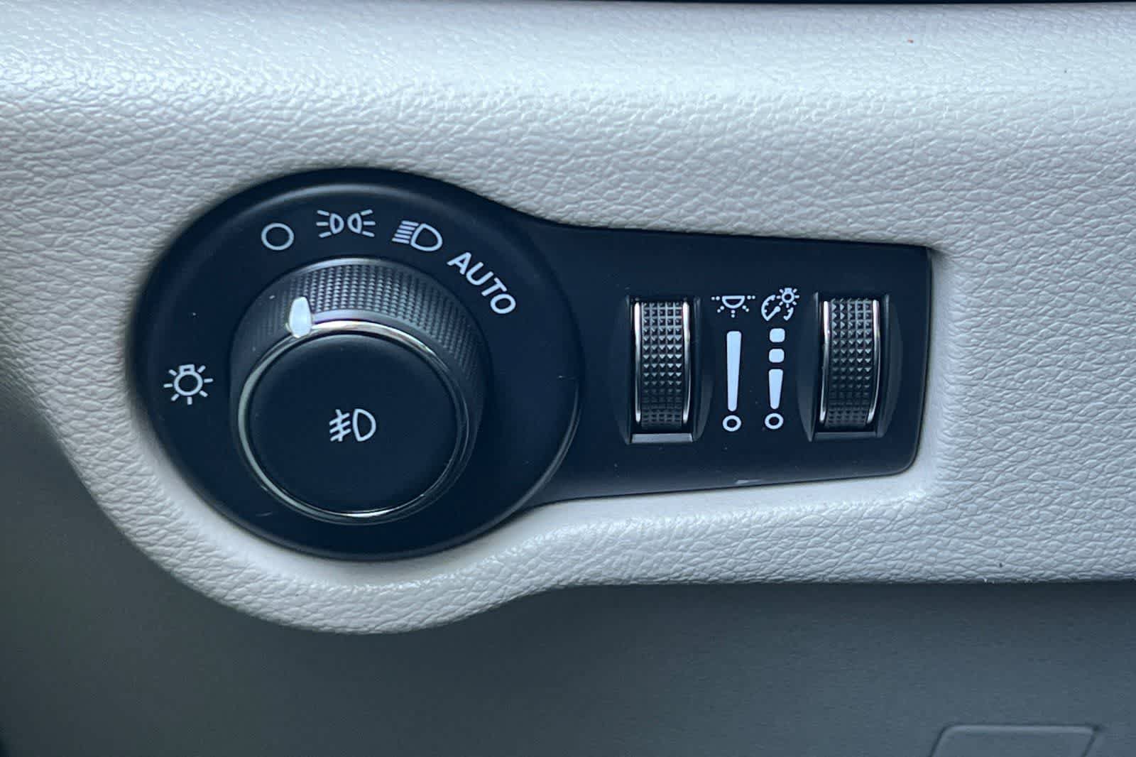 Used 2024 Chrysler Pacifica Touring-L FWD image 33
