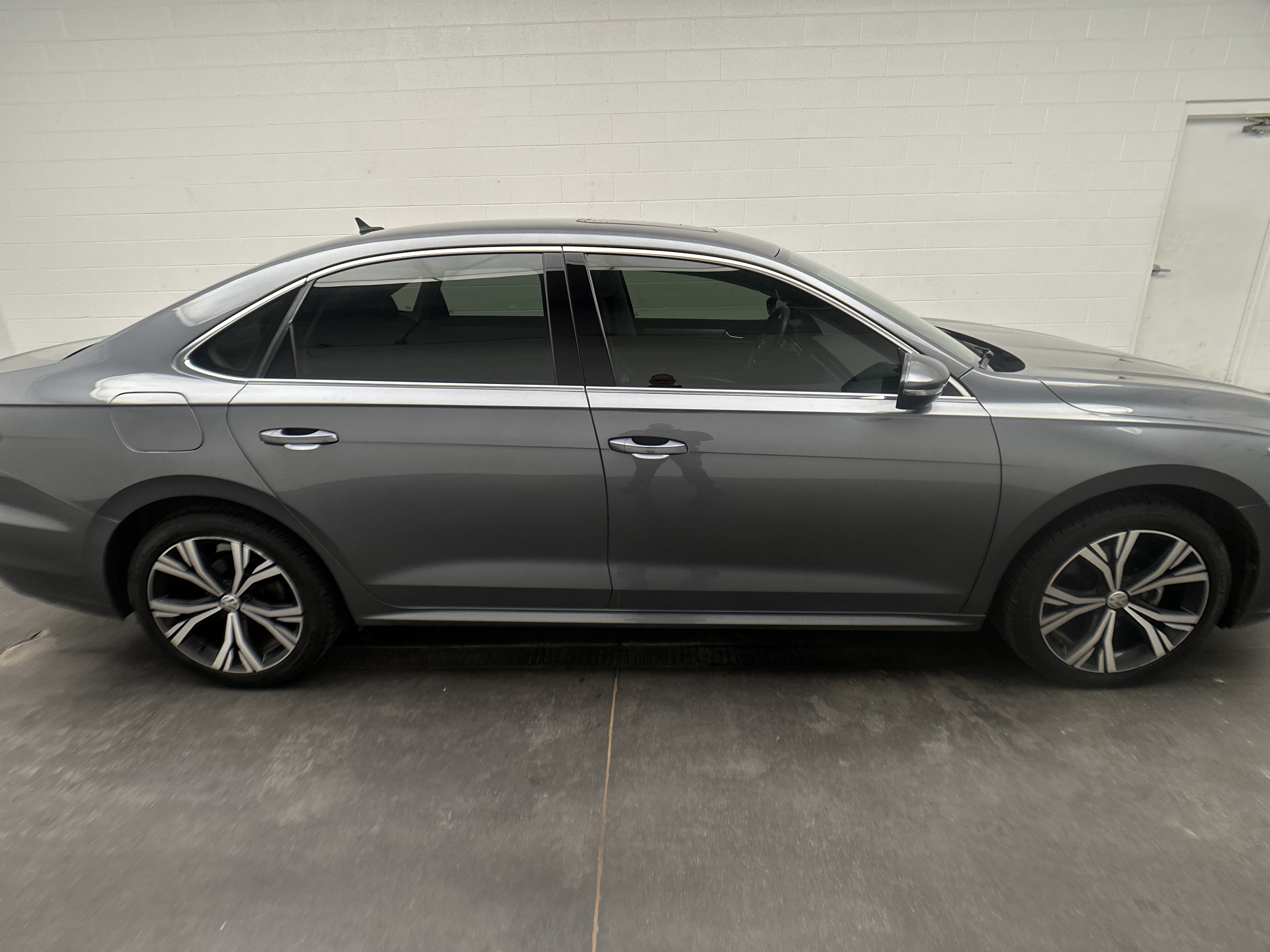 Used 2021 Volkswagen Passat 2.0T SE FWD image 10