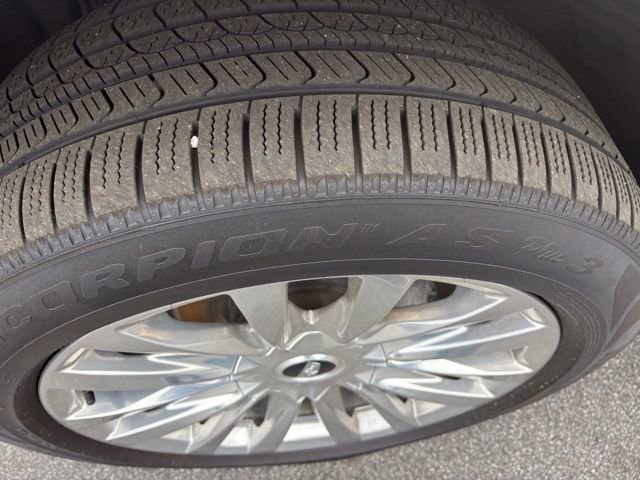 Used 2023 Cadillac Escalade Premium Luxury image 28