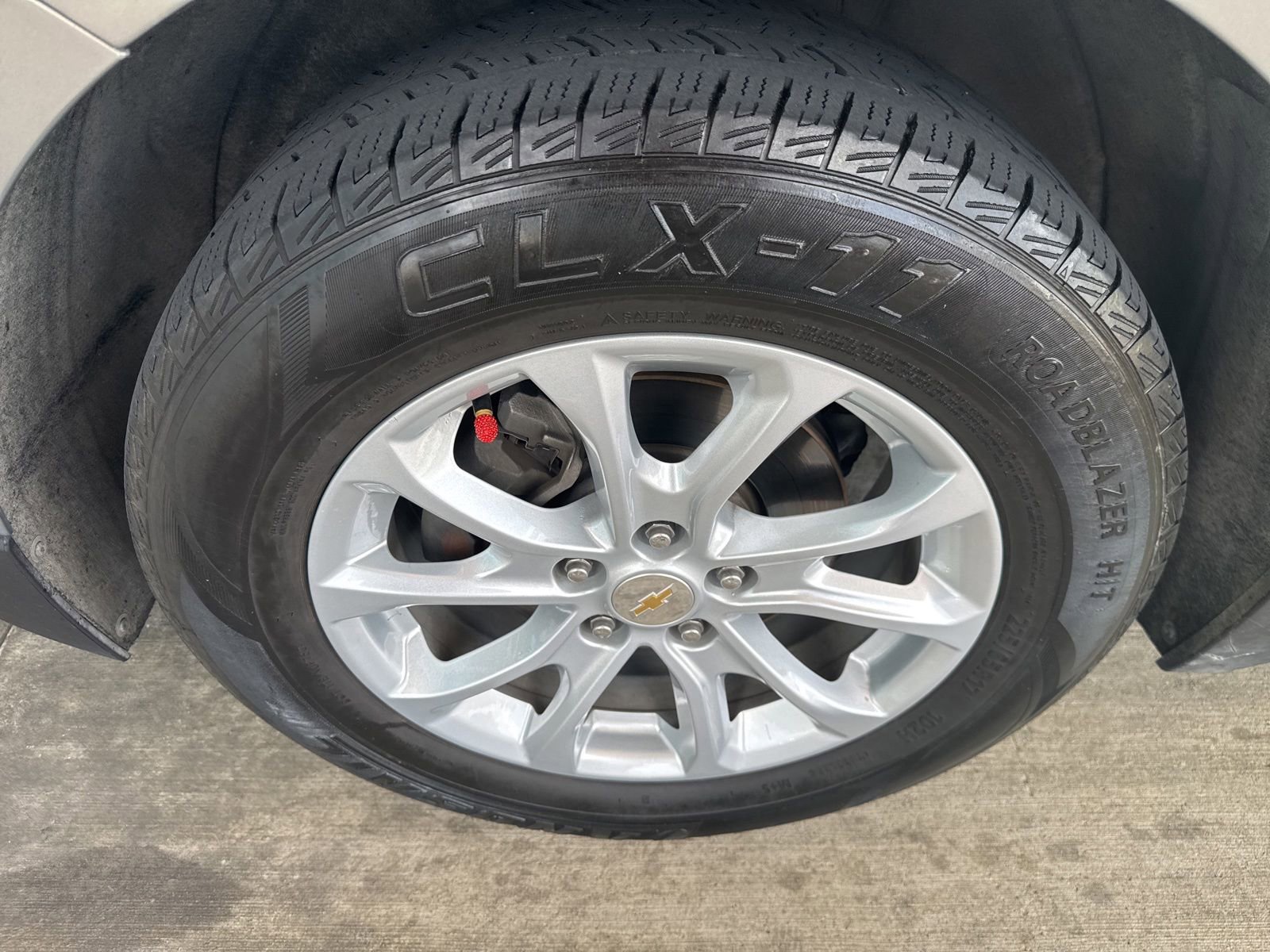 Used 2019 Chevrolet Equinox LT FWD image 2