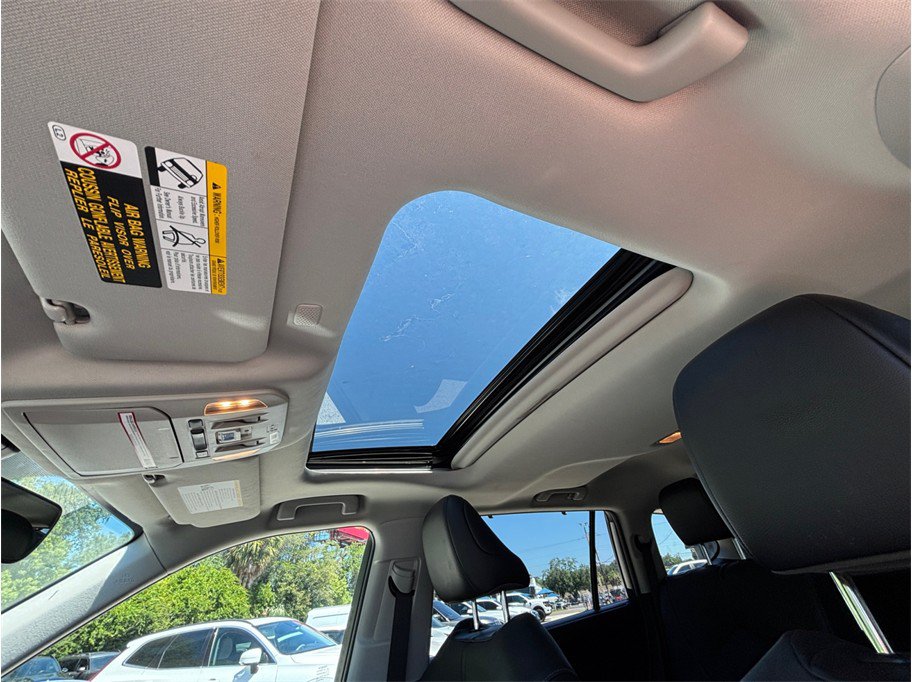 Used 2021 Toyota Highlander XLE AWD/4WD image 36