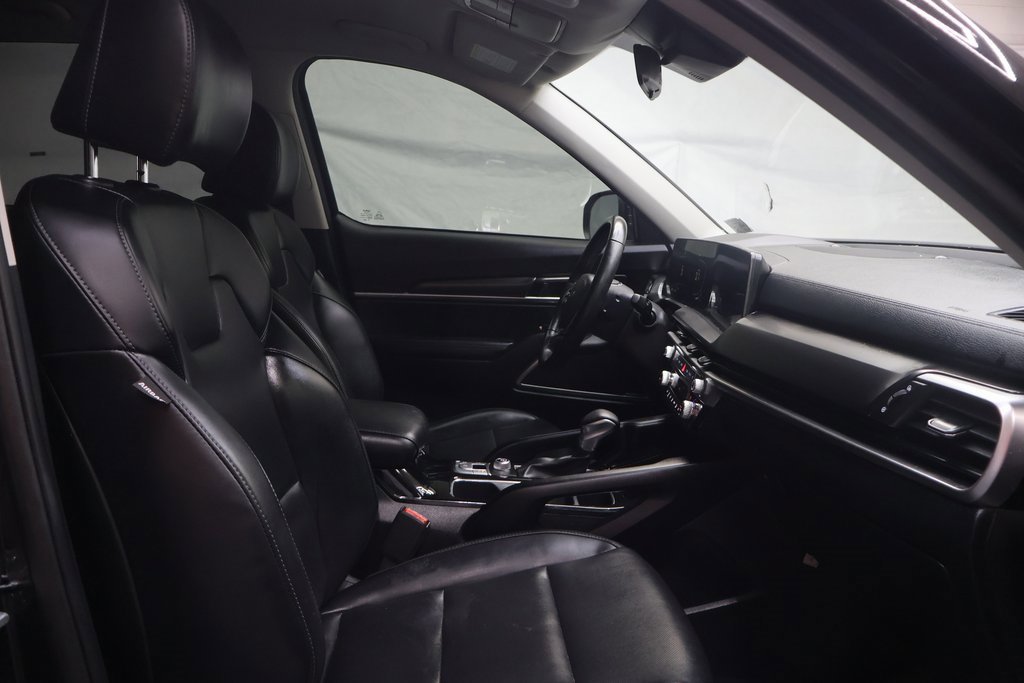Used 2024 Kia Telluride LX image 10