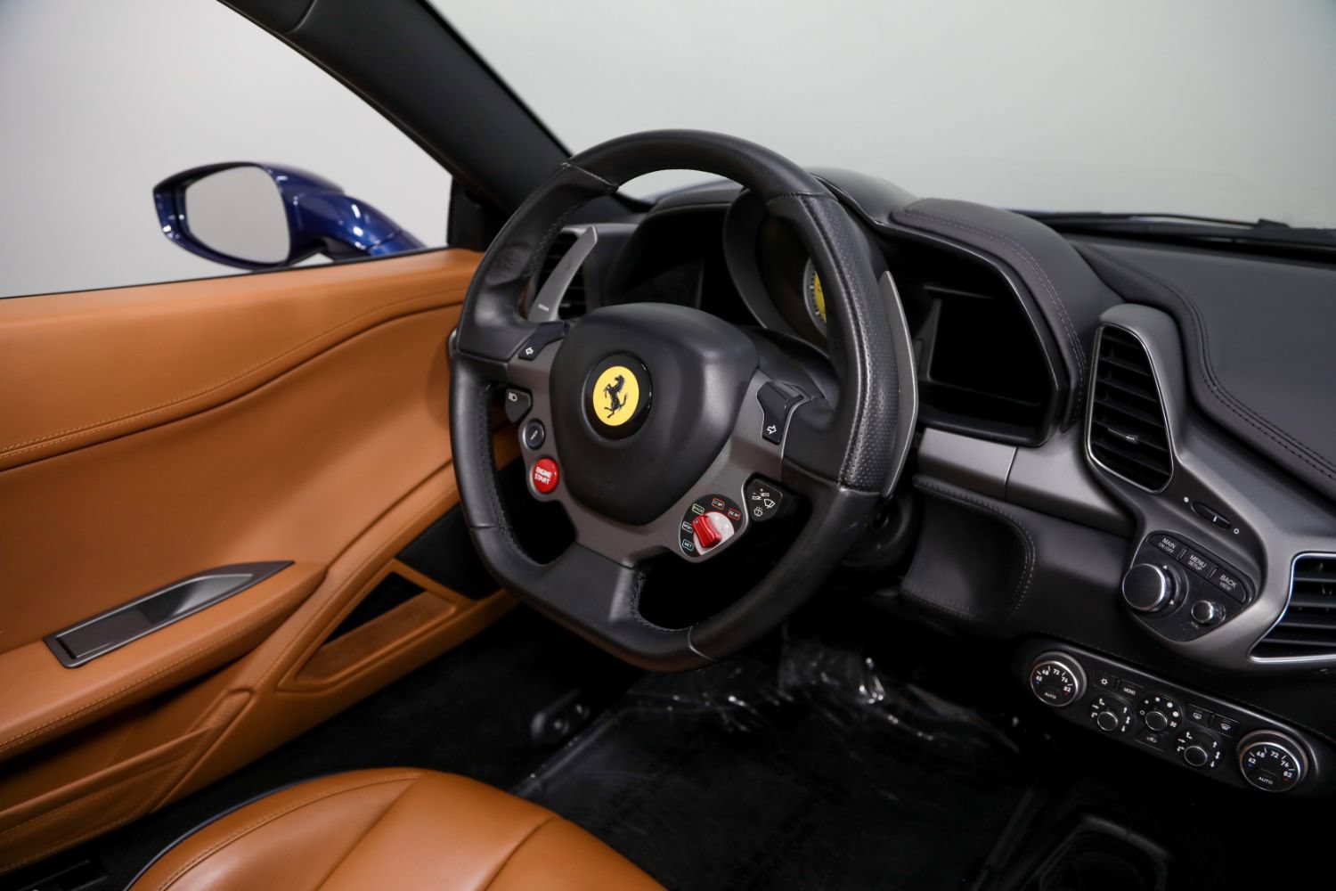 Used 2015 Ferrari 458 Spider RWD image 43