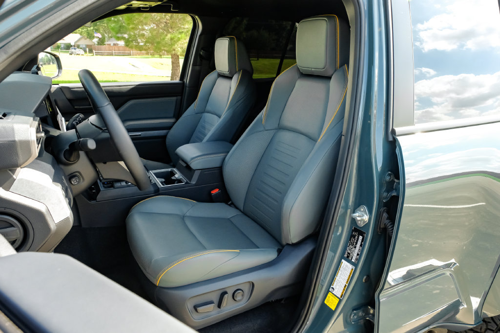 Used 2025 Toyota 4Runner Trailhunter AWD/4WD image 37