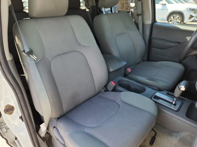 Used 2015 Nissan Frontier S image 11