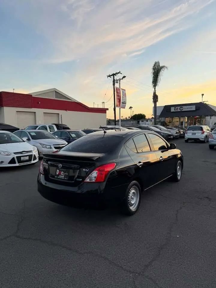 Used 2013 Nissan Versa SV w/ Convenience Pkg FWD image 3