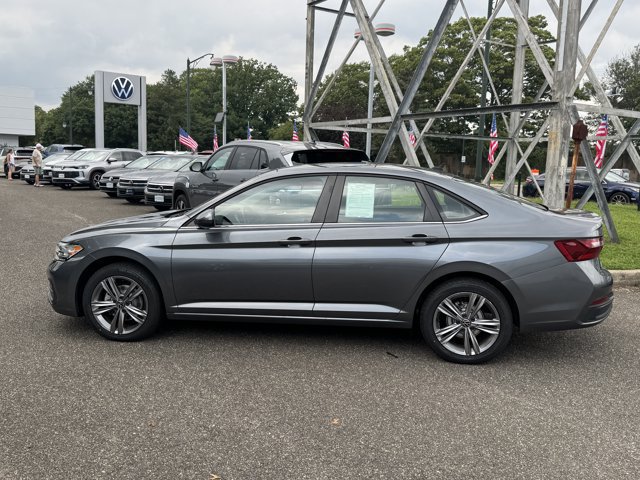 Used 2023 Volkswagen Jetta SE w/ Panoramic Sunroof Package FWD image 7