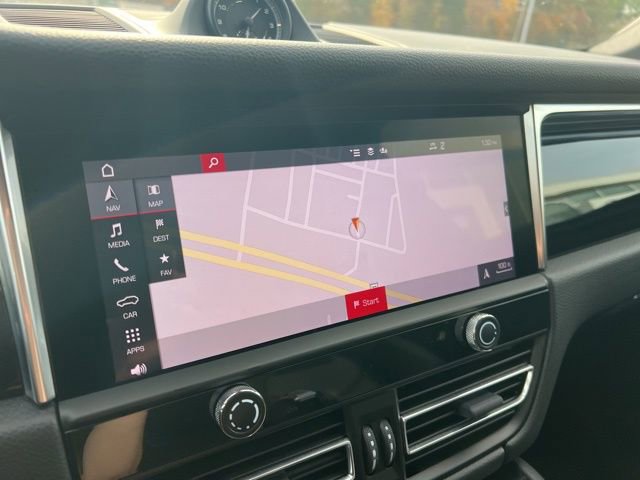 Used 2023 Porsche Macan image 20