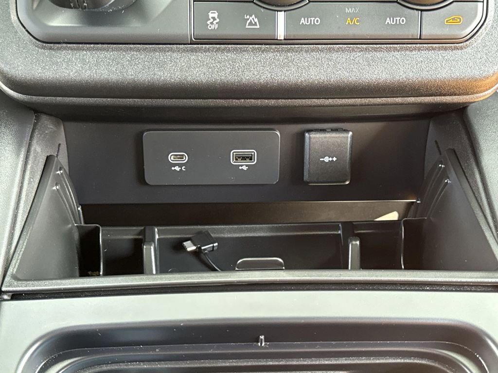 Used 2023 Land Rover Defender 110 V8 image 29