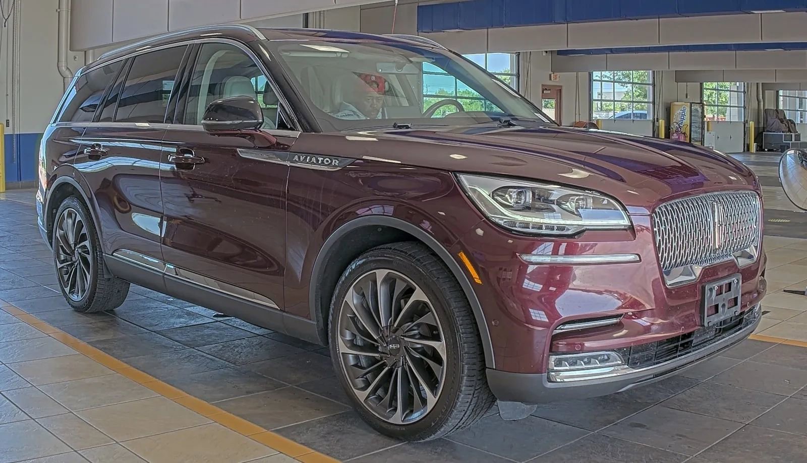 Used 2021 Lincoln Aviator Reserve w/ Equipment Group 202A image 4
