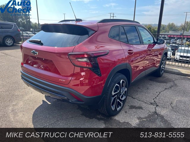 Used 2026 Chevrolet Trax RS w/ Sunroof Package FWD image 3