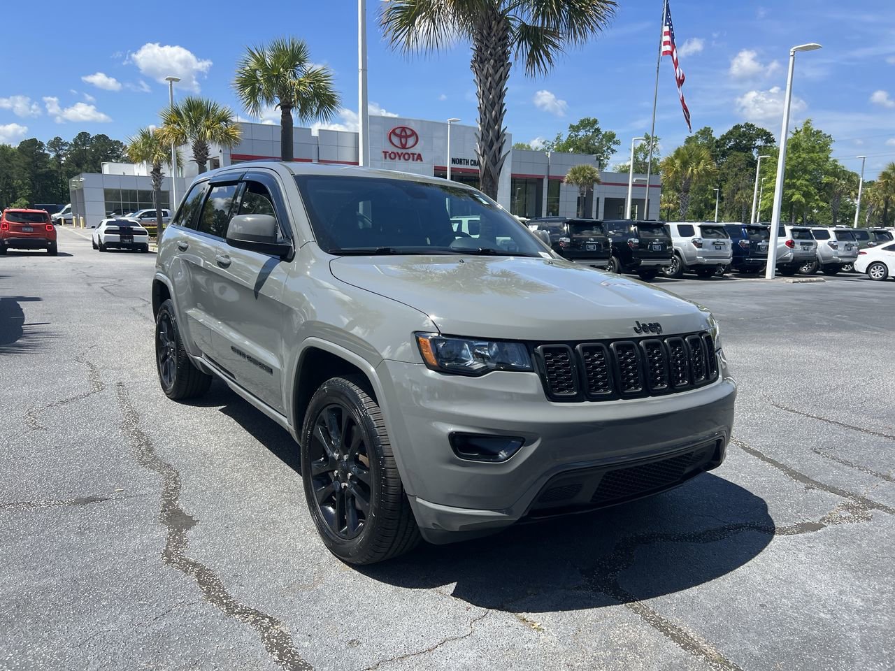 Used 2021 Jeep Grand Cherokee Laredo X AWD/4WD image 2