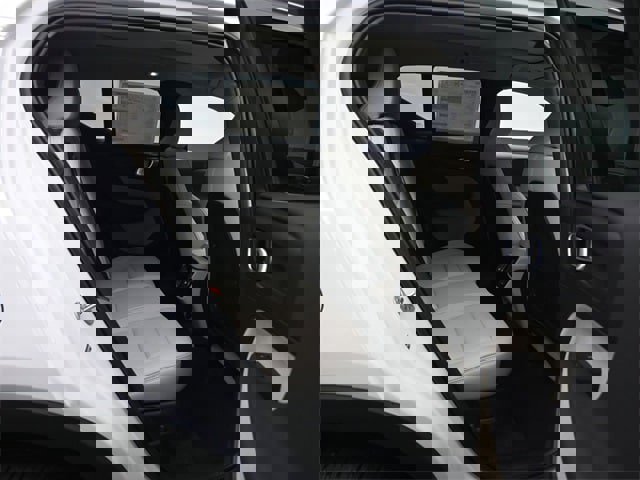 New 2025 Volvo XC40 B5 Plus w/ Protection Package Premier image 25