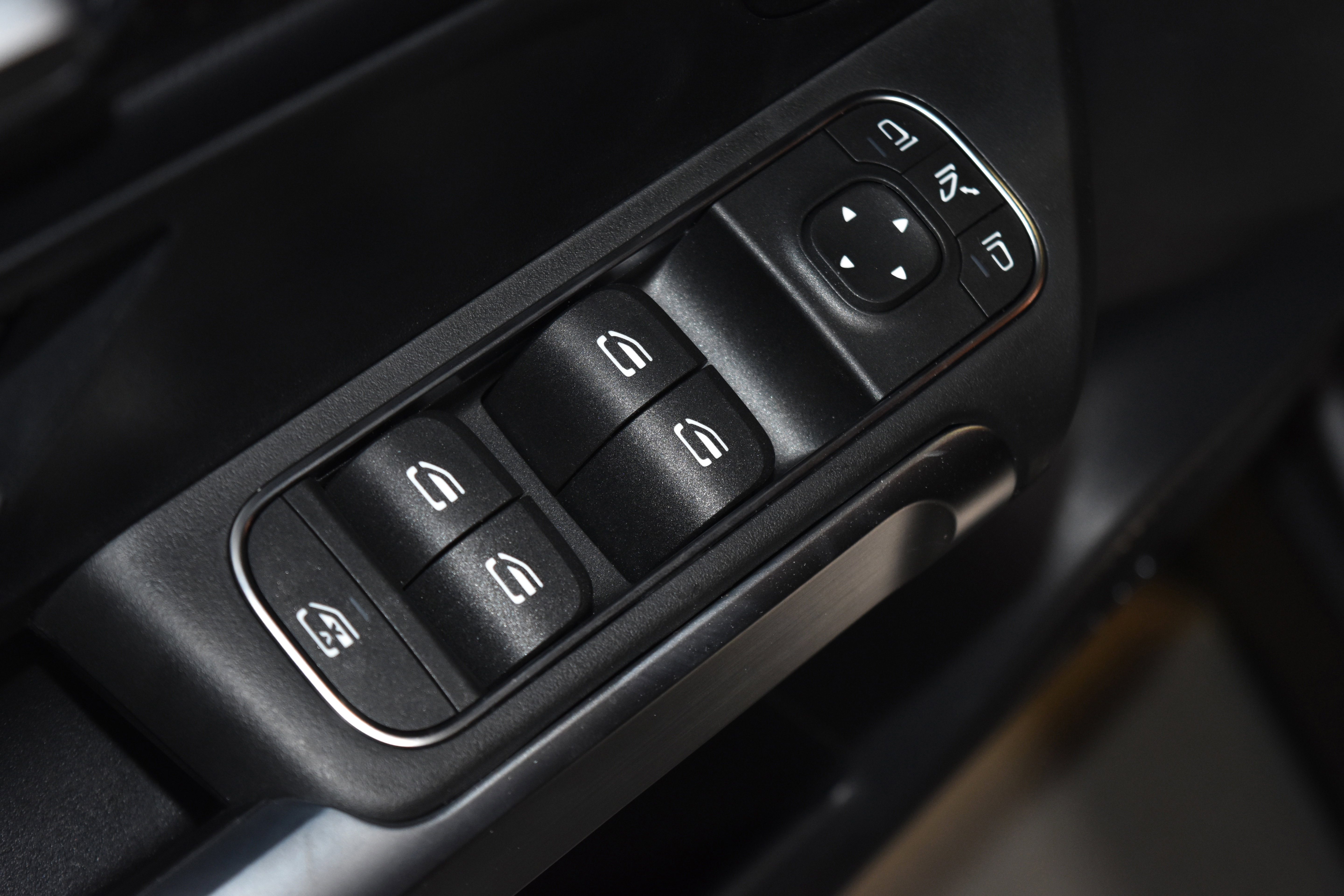 New 2026 Mercedes-Benz GLB 250 4MATIC image 5