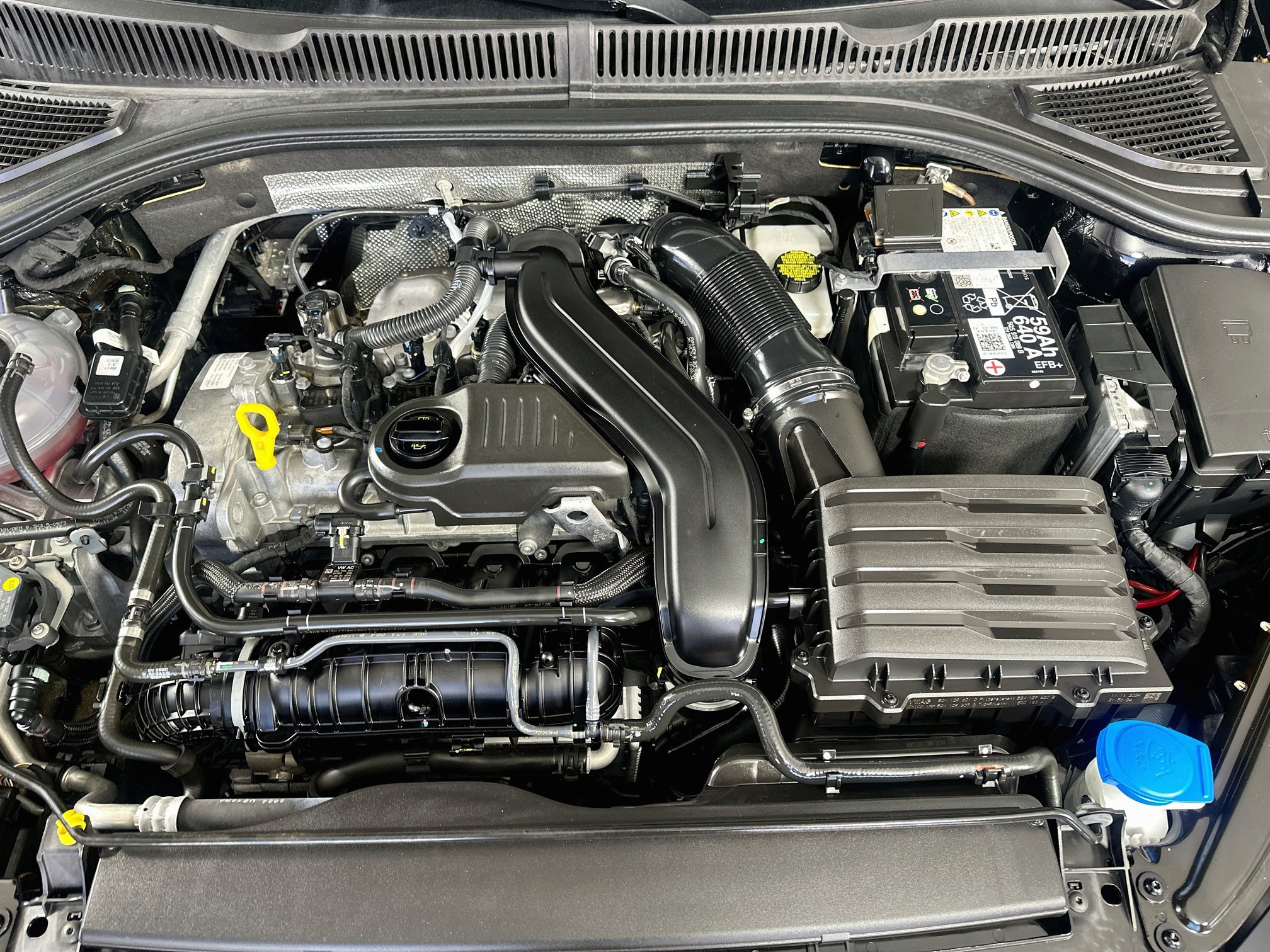Used 2025 Volkswagen Jetta Sport FWD image 31