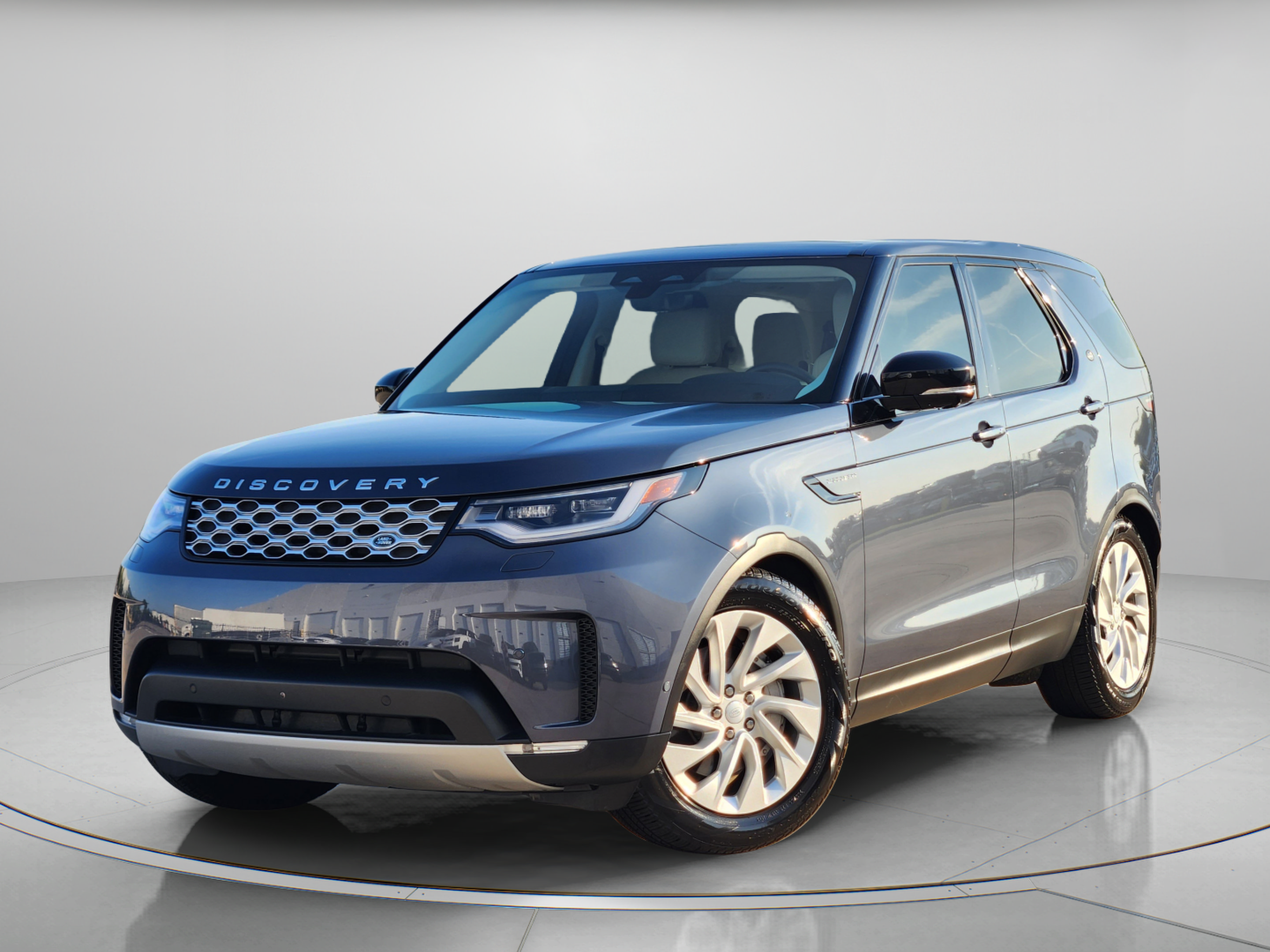 Used 2026 Land Rover Discovery S AWD/4WD image 1