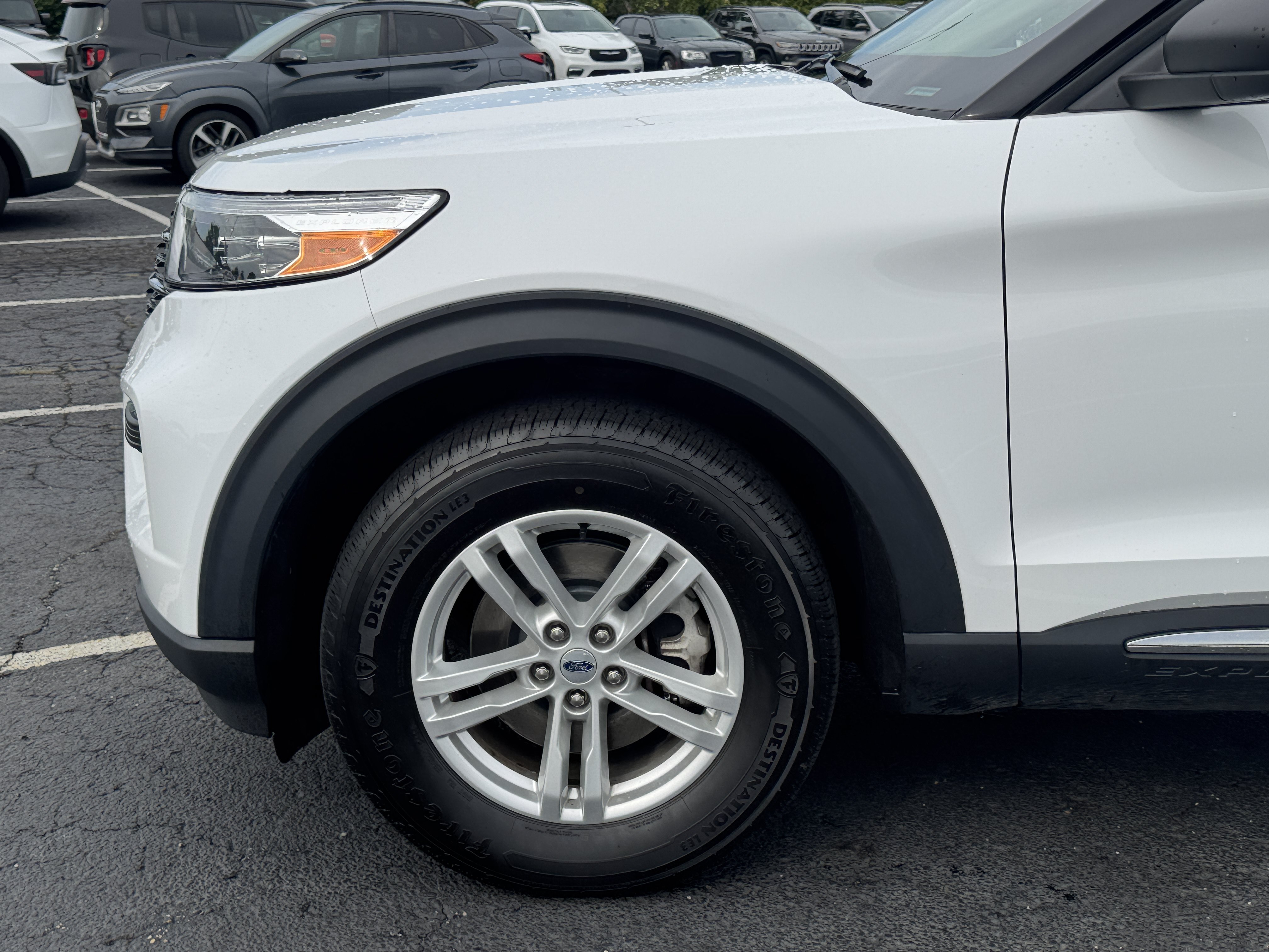 Used 2023 Ford Explorer XLT AWD/4WD image 32