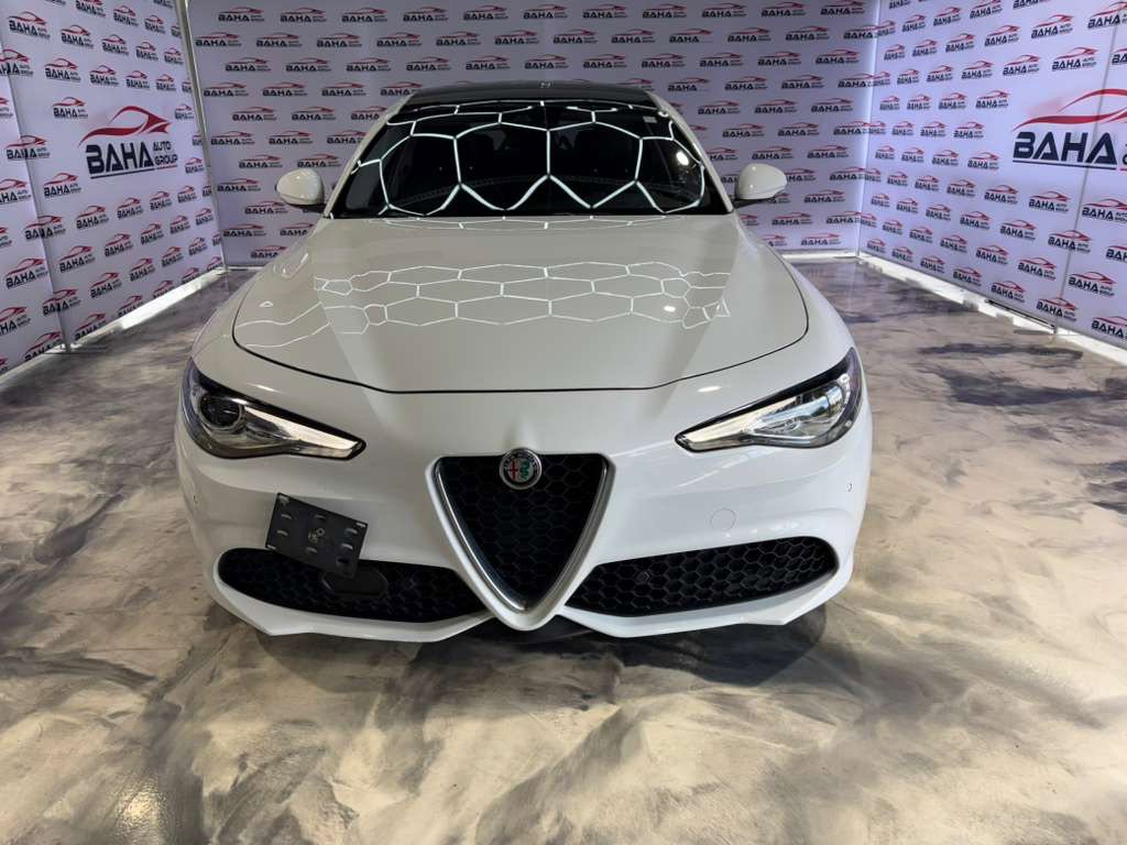 Used 2017 Alfa Romeo Giulia RWD image 4