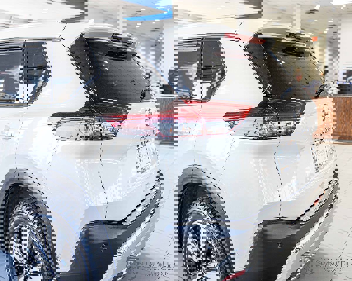 Used 2022 Nissan Rogue Platinum w/ Head-Up Display Package image 14