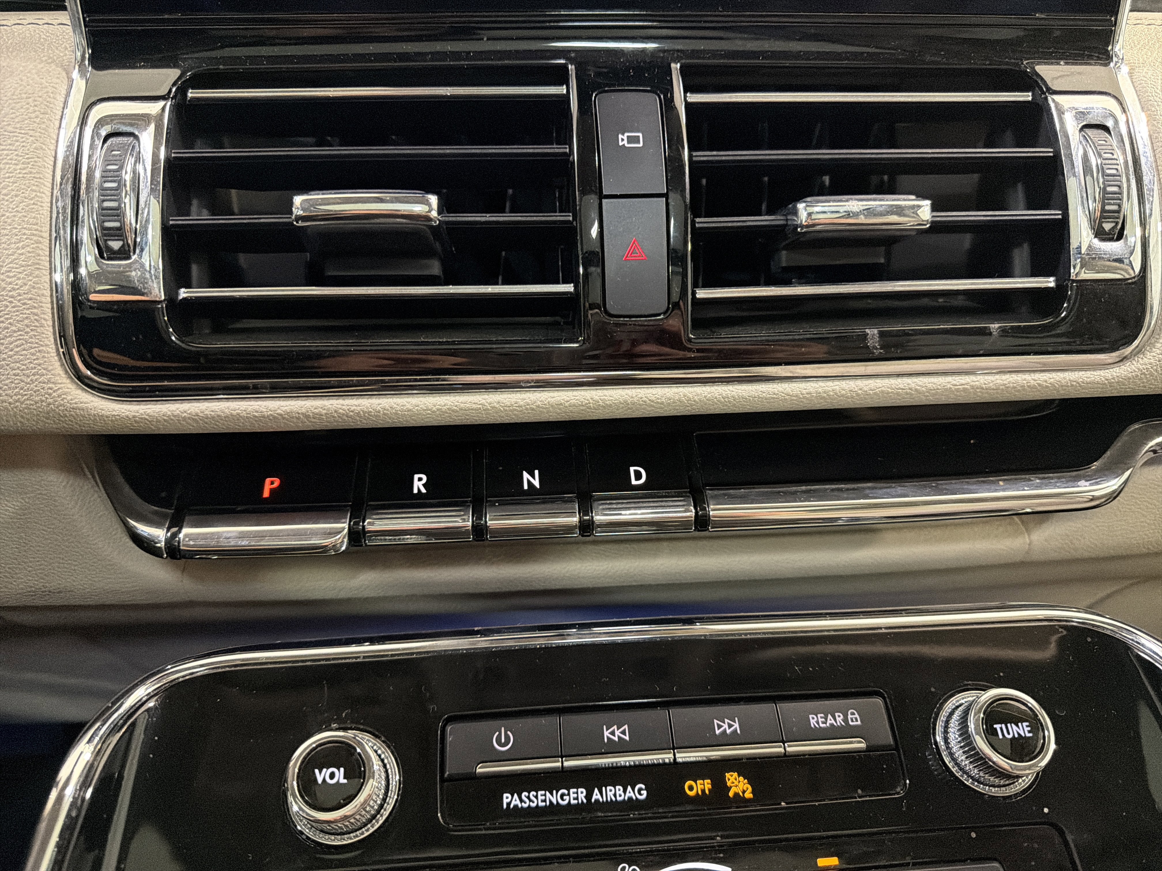 Used 2020 Lincoln Navigator Reserve w/ Luxury Package RWD image 19