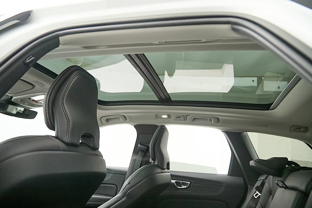 Certified 2023 Volvo XC60 T8 Ultimate w/ Climate Package AWD/4WD image 21