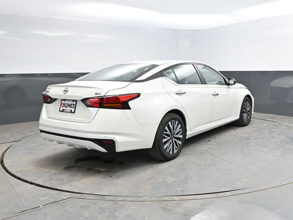 Used 2024 Nissan Altima 2.5 SV image 9