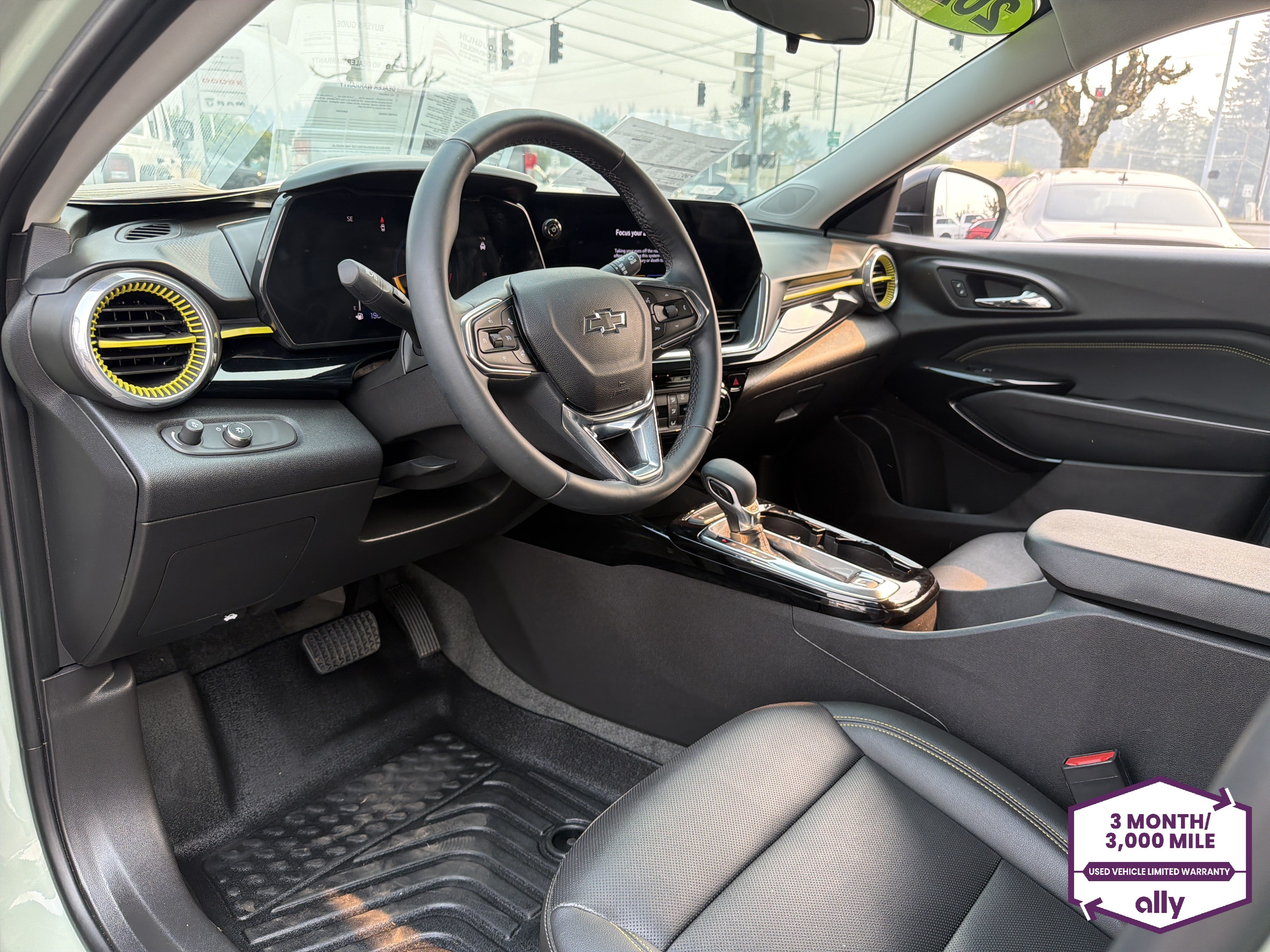 Used 2025 Chevrolet Trax ACTIV w/ Sunroof Package FWD image 9
