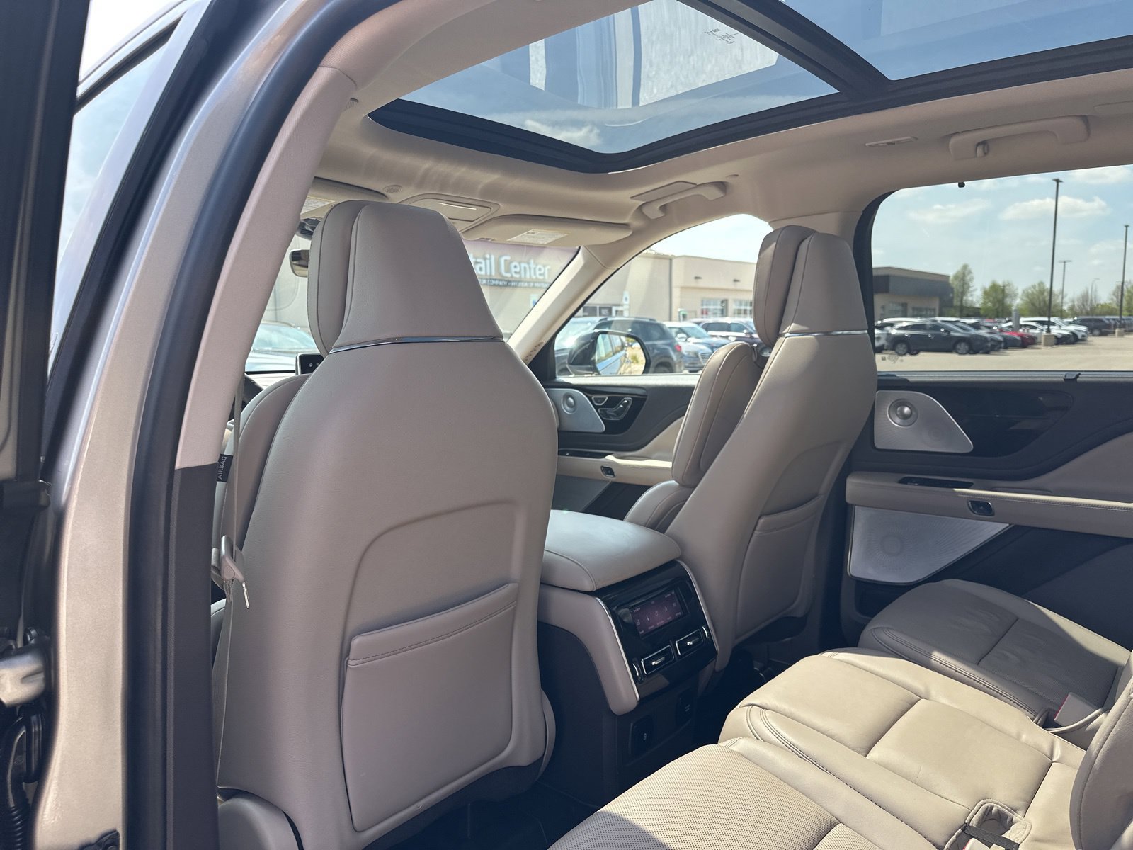 Used 2023 Lincoln Aviator Reserve w/ Equipment Group 201A AWD/4WD image 22