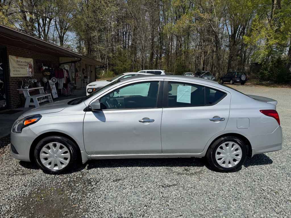 Used 2019 Nissan Versa SV image 2