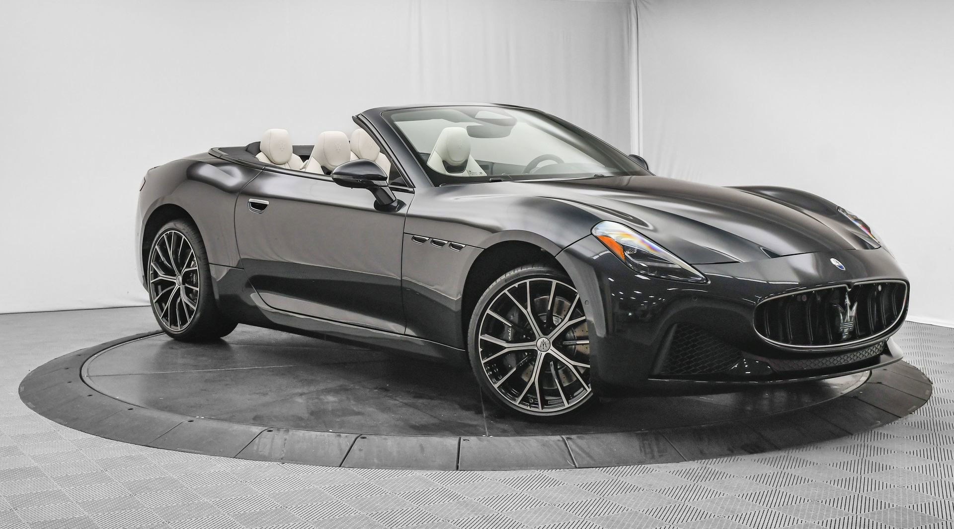 New 2025 Maserati GranCabrio Modena video 1