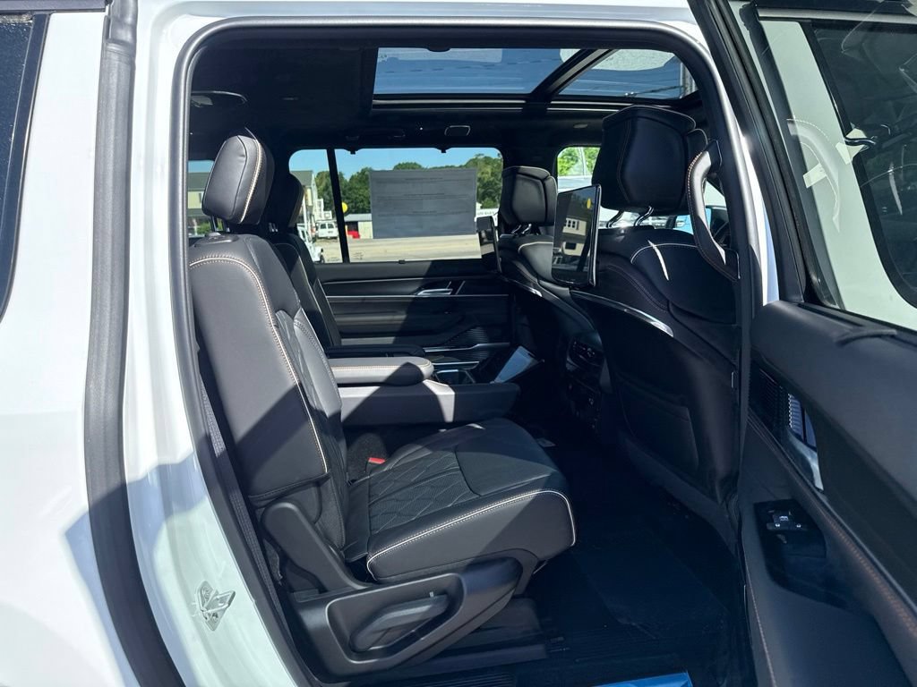 New 2026 Jeep Grand Wagoneer L Summit AWD/4WD image 29