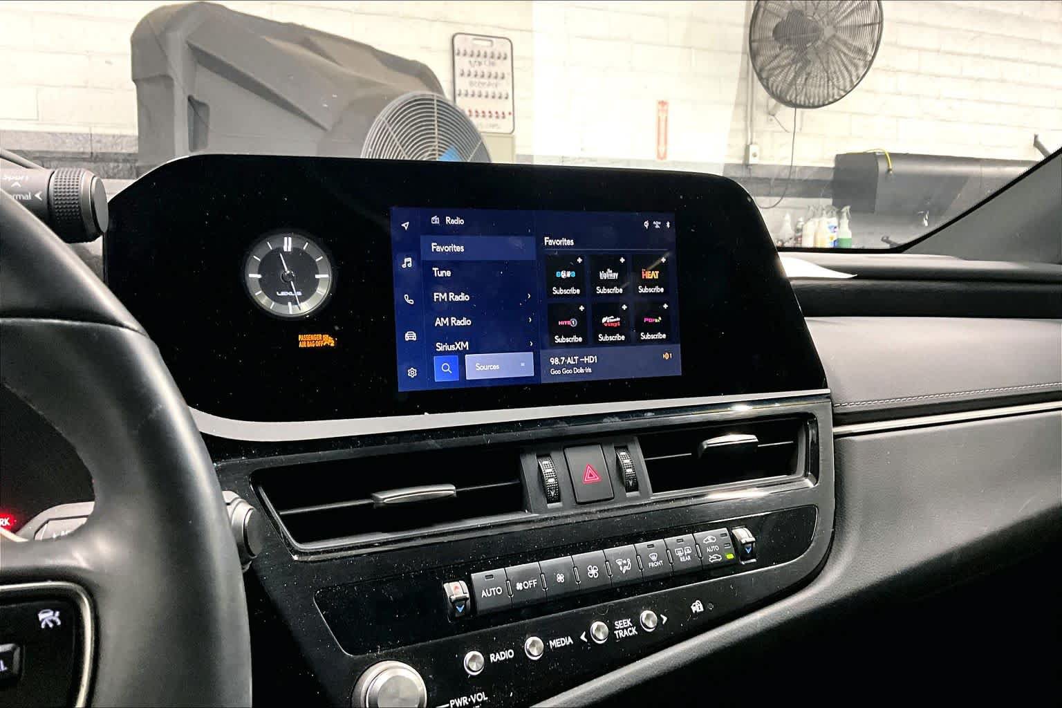 Used 2024 Lexus ES 350 w/ Premium Package FWD image 36