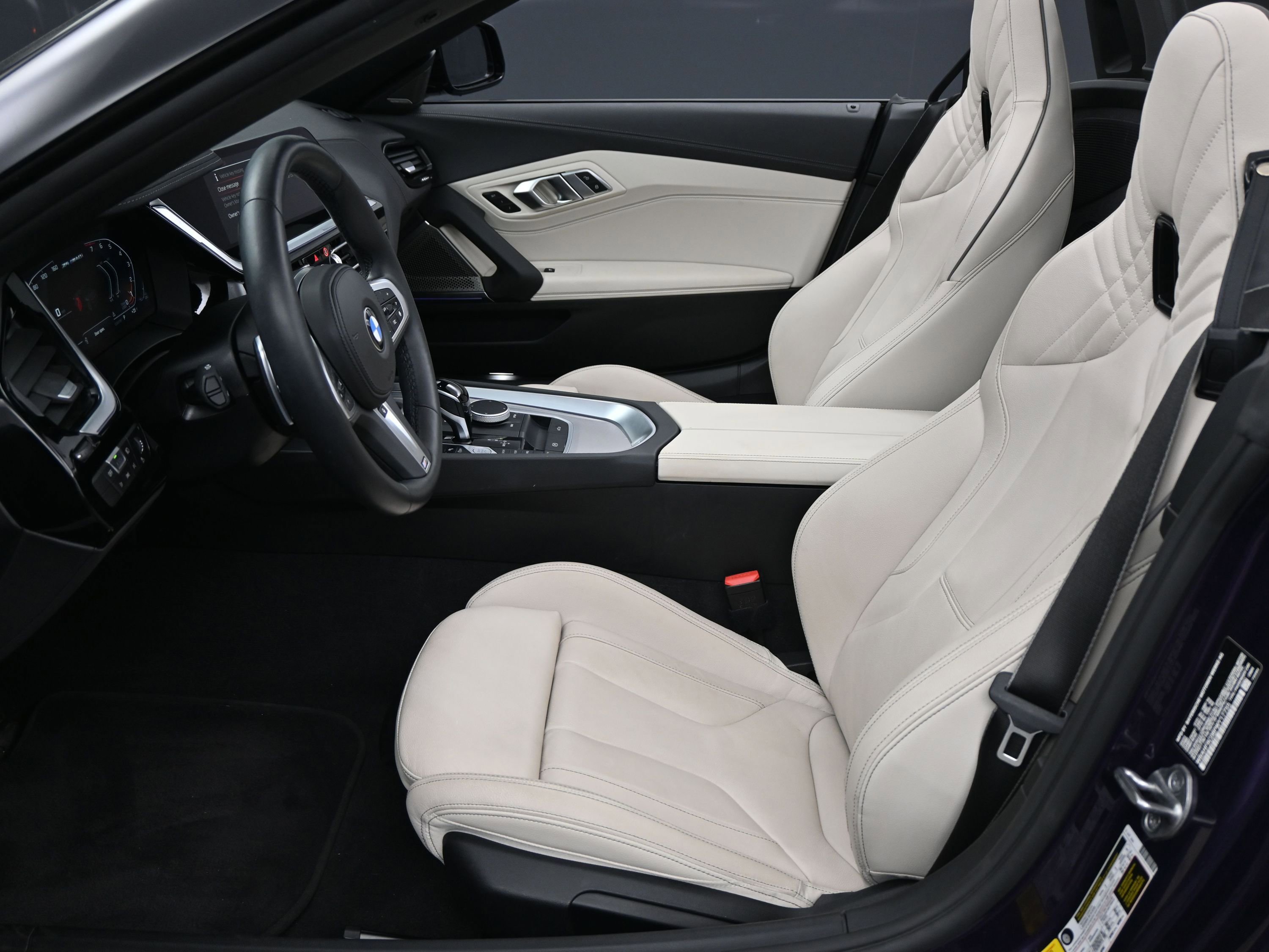 Used 2023 BMW Z4 M40i w/ Premium Package image 5